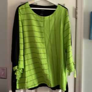 Fun Ali Miles top.